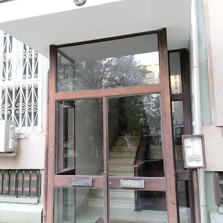 Cozy Private Near Metro Roma
