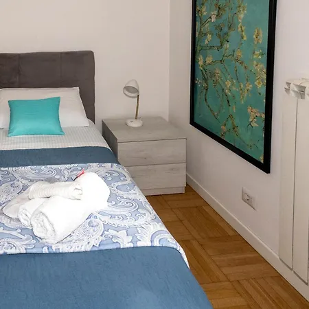 Cozy Private Near Metro Alloggio in famiglia *