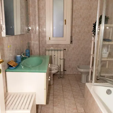 Cozy Private Near Metro Alloggio in famiglia Roma